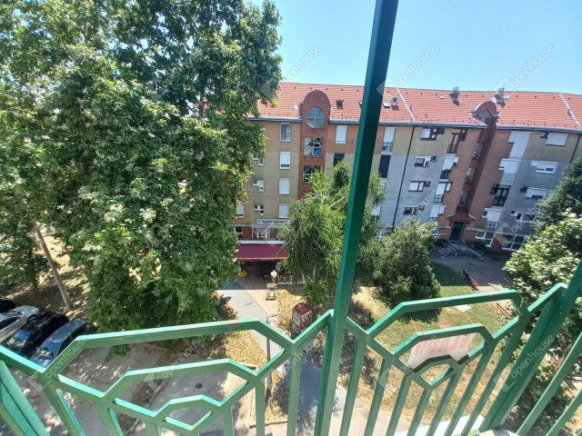 Eladó téglalakás, Dombóváron 38.9 M Ft, 3 szobás