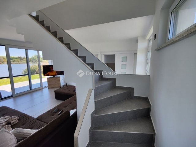 Eladó családi ház, Szigetbecsén 199.9 M Ft, 4 szobás