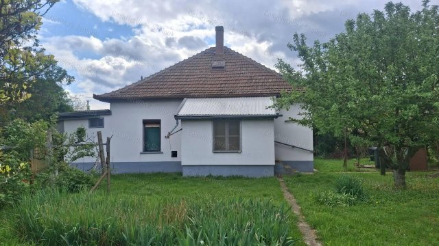 Eladó családi ház, Szajolon 23.5 M Ft, 3 szobás