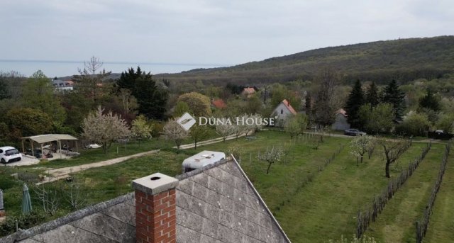 Eladó nyaraló, Felsőörsön 89.9 M Ft, 2 szobás