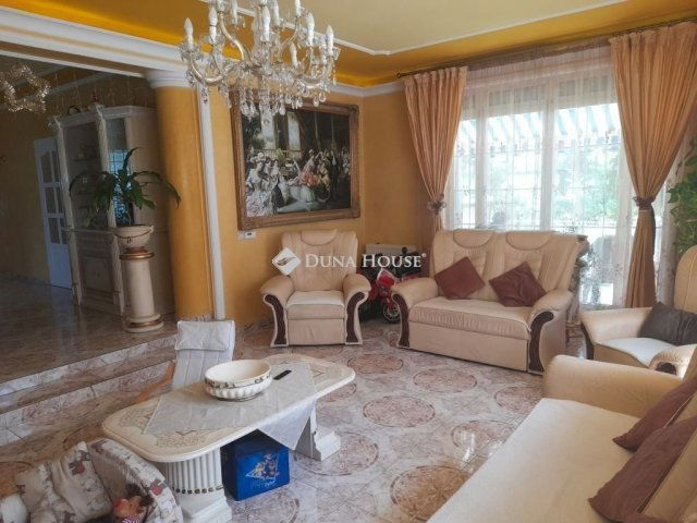 Eladó családi ház, Budapesten, XV. kerületben 253 M Ft