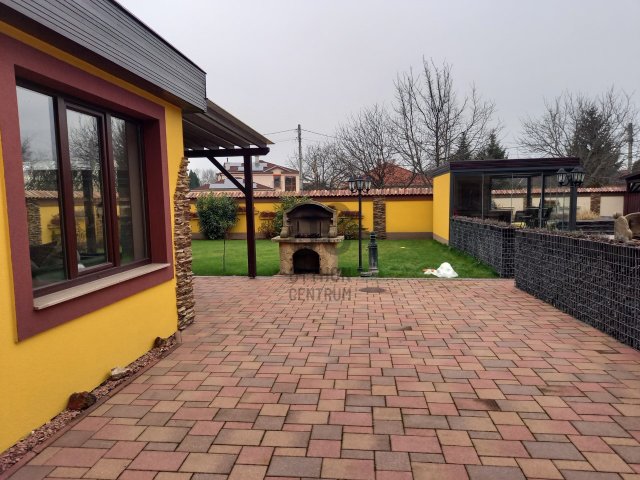 Kiadó családi ház, albérlet, Pápán 220 E Ft / hó, 3 szobás