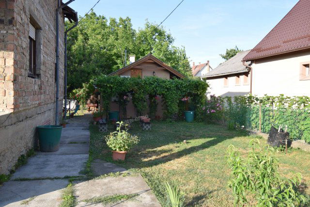 Eladó családi ház, Szigethalmon 52.5 M Ft, 4 szobás