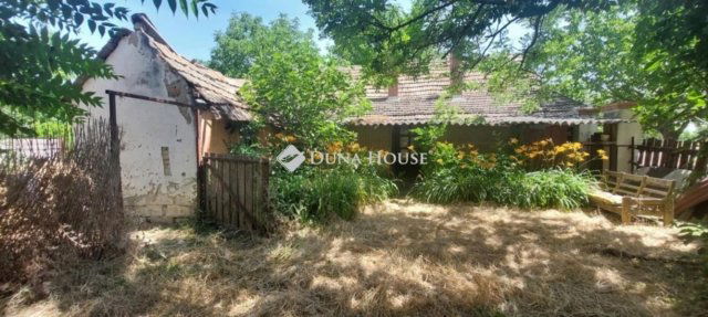 Eladó családi ház, Újszentivánon 12.99 M Ft, 2 szobás