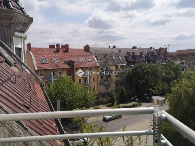 Eladó téglalakás, Szegeden 75.9 M Ft, 5 szobás