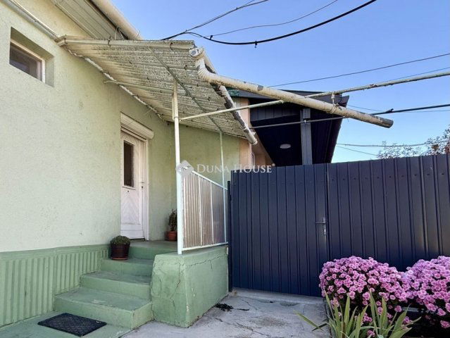 Eladó családi ház, Gyulán 12 M Ft, 2 szobás