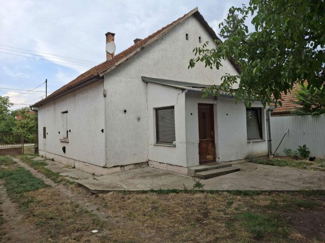 Eladó családi ház, Békésen 13.9 M Ft, 4 szobás