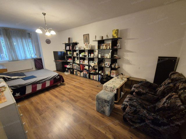 Eladó téglalakás, Kaposváron 32.9 M Ft, 2 szobás