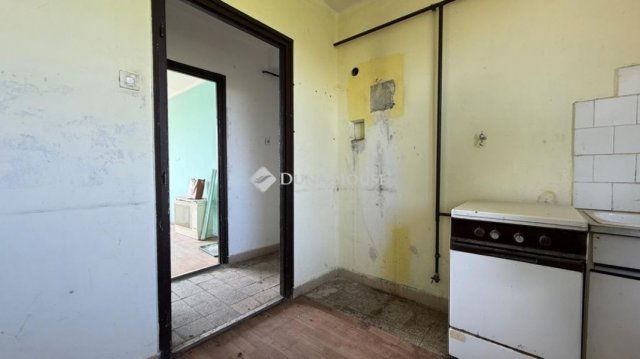 Eladó téglalakás, Oszkón 20 M Ft, 2 szobás