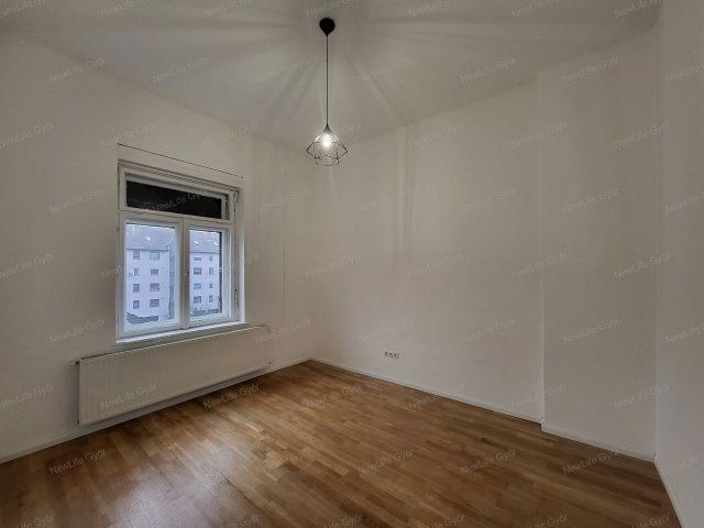 Eladó téglalakás, Győrött 47.5 M Ft, 2 szobás