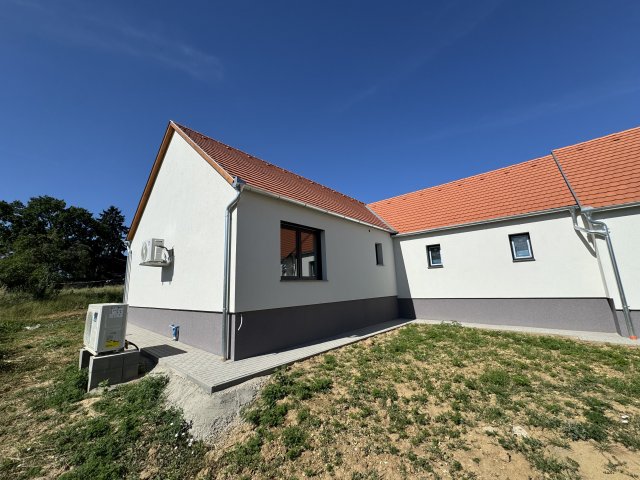 Eladó családi ház, Nagykozáron 109.9 M Ft, 3 szobás