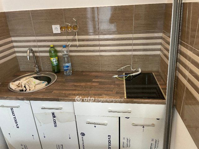 Eladó téglalakás, Budapesten, VII. kerületben, Klauzál téren
