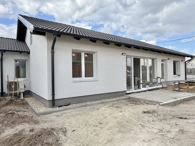 Eladó ikerház, Dunavarsányban 99.6 M Ft, 4 szobás