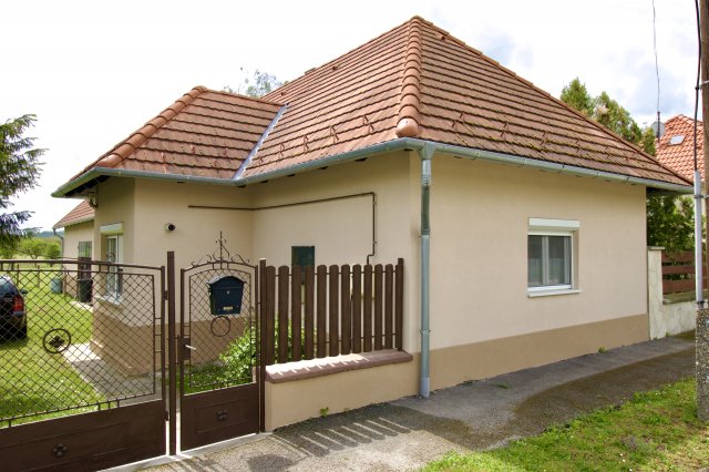 Eladó családi ház, Nyirádon, Béke utcában 47.5 M Ft, 3 szobás