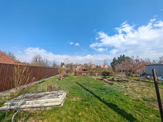 Eladó telek, Szolnokon, Borostyán utcában 24.5 M Ft