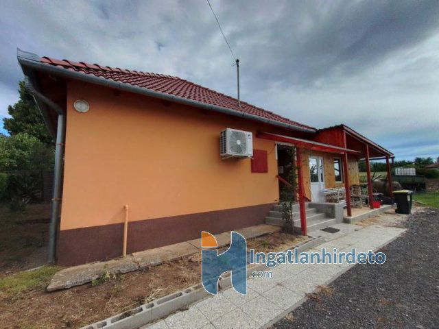 Eladó családi ház, Karácsondon 20.9 M Ft, 3 szobás