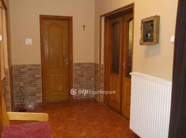 Eladó családi ház, Gyöngyösön 109 M Ft, 4 szobás