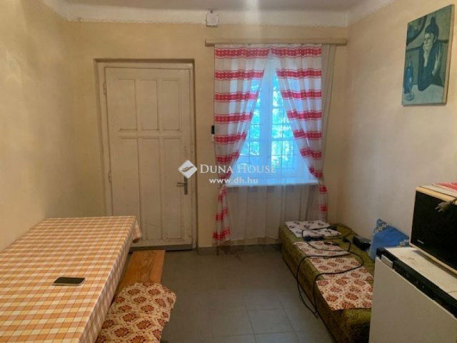 Eladó nyaraló, Tatán 22 M Ft, 1 szobás / költözzbe.hu