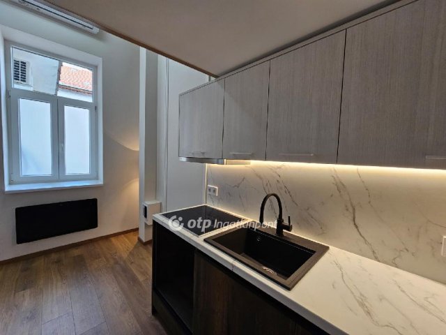 Eladó téglalakás, Budapesten, VII. kerületben 39.9 M Ft