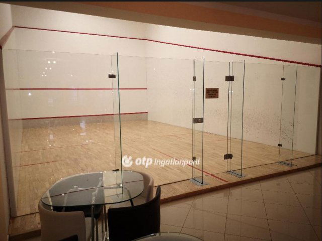 Eladó üzlethelyiség, Hajdúnánáson 250 M Ft