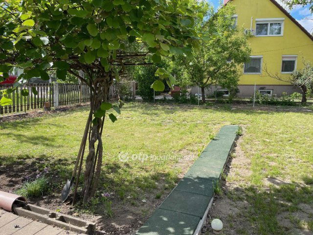 Eladó ikerház, Székesfehérvárott 99.5 M Ft, 5+1 szobás