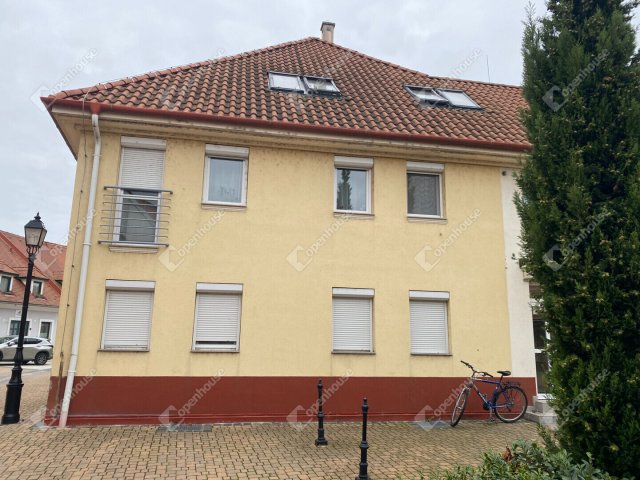 Eladó téglalakás, Mosonmagyaróváron 52.99 M Ft, 2 szobás