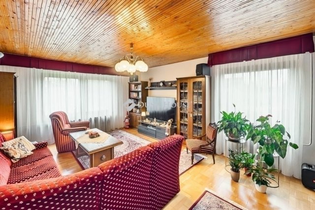 Eladó családi ház, Kecskeméten 87.5 M Ft, 5 szobás