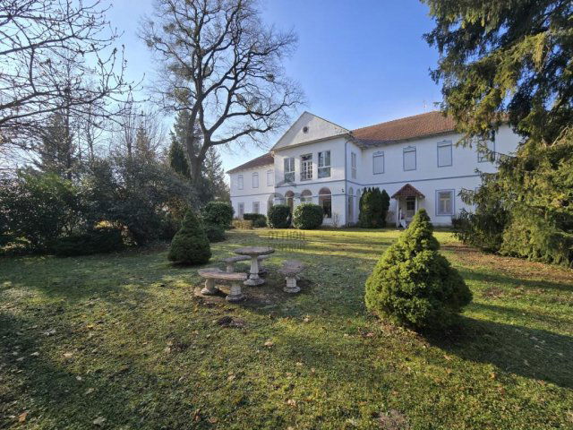 Eladó hotel, Misefán 820 M Ft, 20 szobás / költözzbe.hu