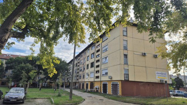 Eladó panellakás, Kecskeméten 54.9 M Ft, 3 szobás