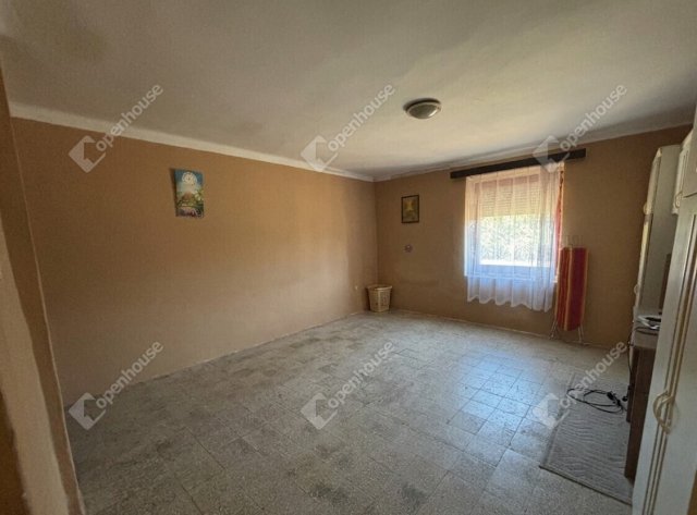 Eladó családi ház, Ladon 6.9 M Ft, 11+1 szobás