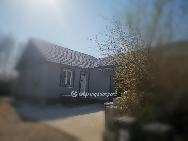 Eladó családi ház, Szigetszentmiklóson 159.9 M Ft, 2 szobás