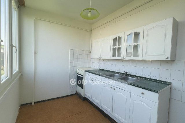 Eladó téglalakás, Egerben 32.5 M Ft, 2 szobás