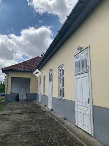 Eladó családi ház, Pakson 115 M Ft, 6 szobás
