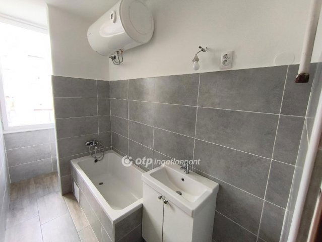 Eladó téglalakás, Mezőtúron 21.7 M Ft, 2 szobás