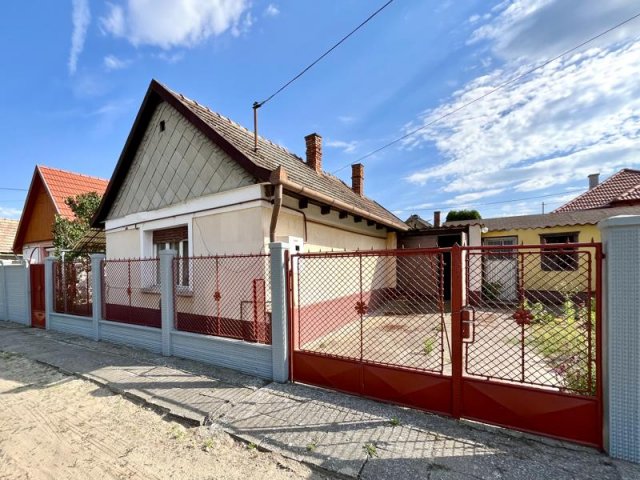 Eladó családi ház, Nagykátán 23 M Ft, 2 szobás