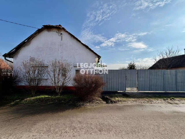Eladó családi ház, Törtelen 15 M Ft, 2+1 szobás