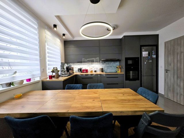 Eladó téglalakás, Veszprémben 96.9 M Ft, 1+3 szobás