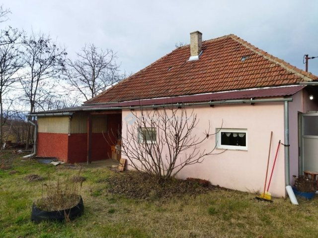 Eladó családi ház, Turán 29.9 M Ft, 2 szobás