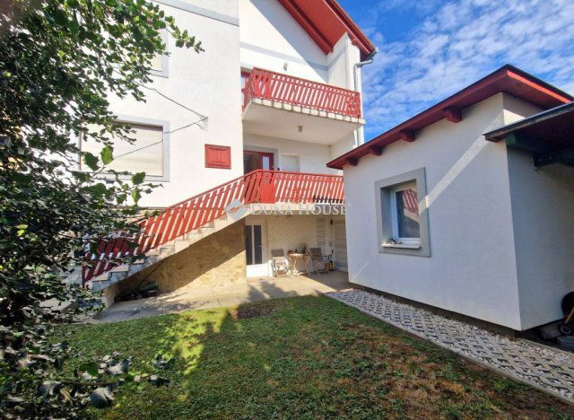 Eladó családi ház, Hévízen 99 M Ft, 6 szobás