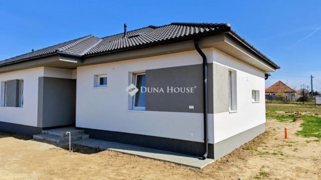 Eladó ikerház, Kecskeméten 89.995 M Ft, 4 szobás