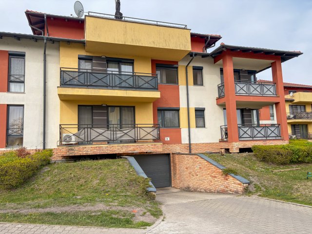 Eladó téglalakás, Tatán 92.5 M Ft, 2+1 szobás