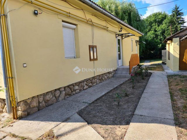 Eladó családi ház, Romonyán 64.99 M Ft, 4 szobás