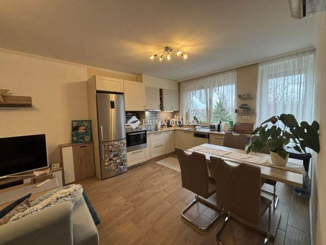 Eladó téglalakás, Mosonmagyaróváron 63.9 M Ft, 3 szobás