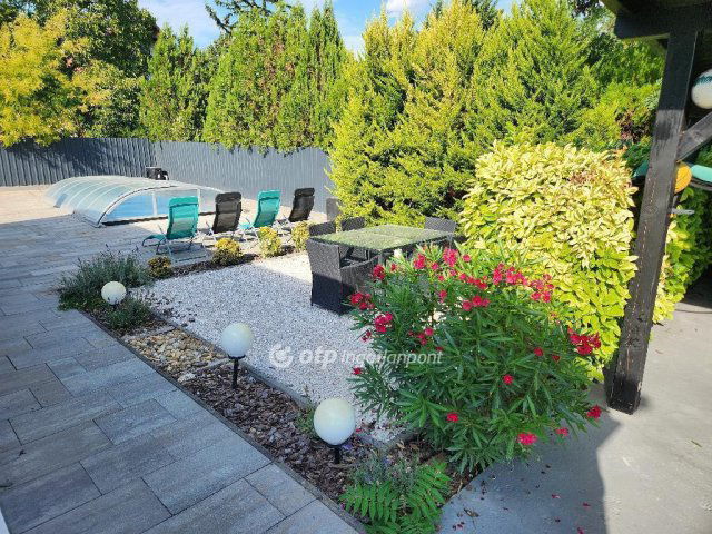 Eladó családi ház, Velencén 215 M Ft, 4+1 szobás