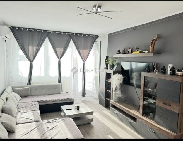 Eladó panellakás, Százhalombattán 59.9 M Ft, 2 szobás