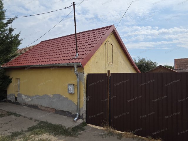 Eladó családi ház, Kecskeméten 30 M Ft, 2 szobás