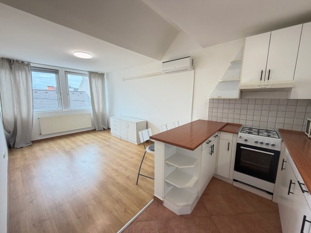 Kiadó téglalakás, albérlet, Győrött 180 E Ft / hó, 2 szobás