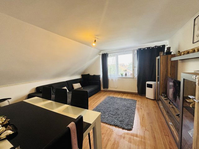 Eladó téglalakás, Cegléden 55 M Ft, 3 szobás