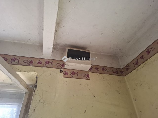 Eladó családi ház, Kiskunfélegyházán 5.5 M Ft, 2 szobás