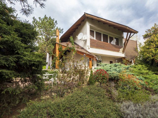 Eladó családi ház, Budaörsön 299.9 M Ft, 3+1 szobás